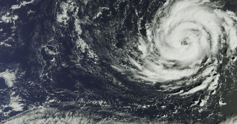 Происшествия: Ураган Офелия метет хвостом по Британии