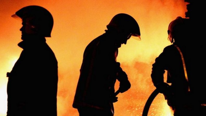 Закон и право: Британских пожарных атакуют подростки