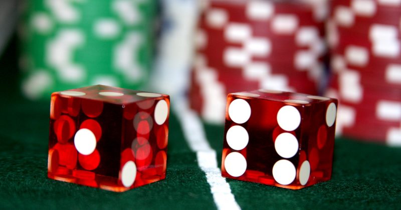 Общество: "Пенсионную свободу" британцы тратят на алкоголь и азартные игры