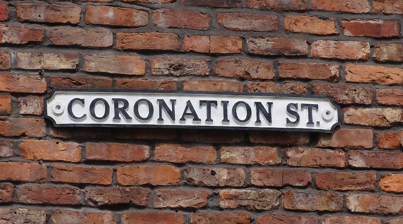 После падения с балкона высотного дома погиб молодой человек 18112017 В мире: После падения с балкона высотного дома погиб молодой человек