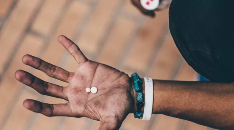 Предприимчивая учительница продавала ученикам наркотики. Оптом 30112017 Закон и право: Предприимчивая учительница продавала ученикам наркотики. Оптом