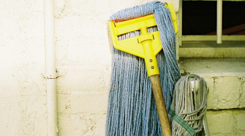 Клиент Amazon вместо ноутбука стоимостью £2400 получил швабру за £20 13112017 Закон и право: Клиент Amazon вместо ноутбука стоимостью £2400 получил швабру за £20