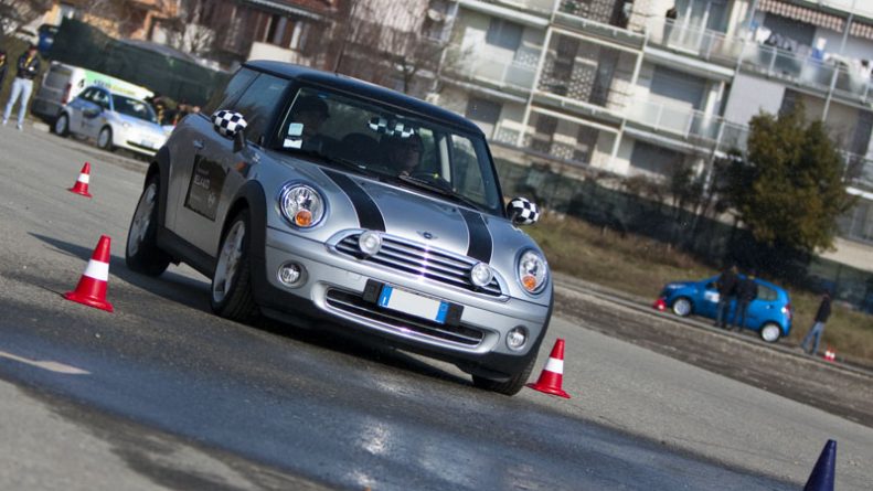 Общество: Инструкторы по вождению: в тестах на водительские права есть опасные нововведения!