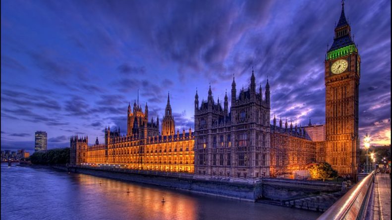 Политика: Статьи расходов британских парламентариев – кино и футбол