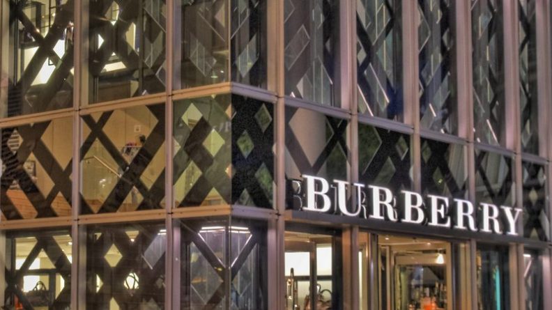 Общество: Burberry планирует закрыть свои магазины в недостаточно престижных районах