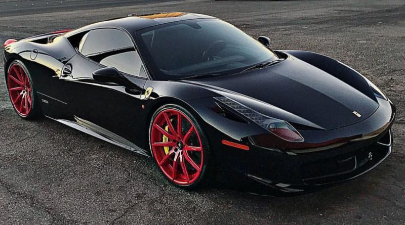 Общество: Водитель Ferrari не хочет платить штраф за то, что поставил авто на два парковочных места