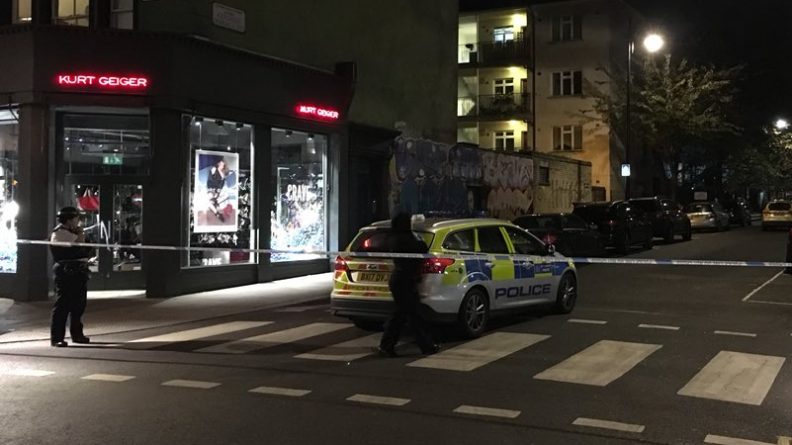 Происшествия: Ноттинг-Хилл на ночном карантине: полиция приказала жителям запереться в домах и сидеть тихо