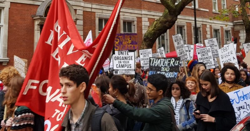 Политика: По Великобритании прокатилась волна студенческих демонстраций