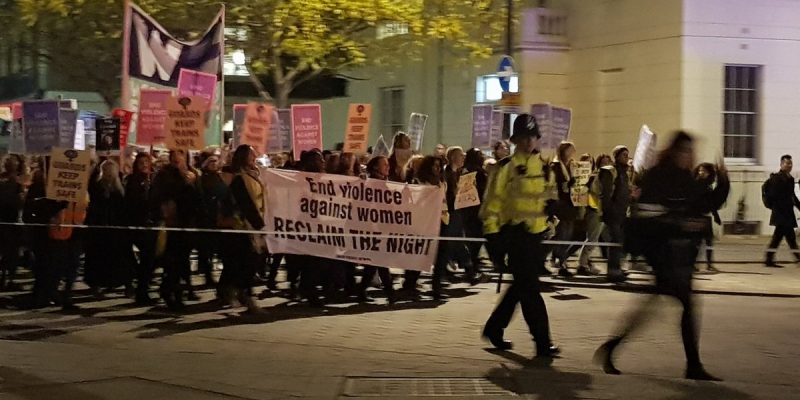 В мире: Сотни женщин прошлись по Лондону в поддержку акции Reclaim the Night