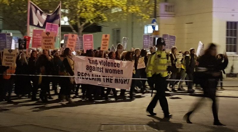 Сотни женщин прошлись по Лондону в поддержку акции Reclaim the Night 26112017 В мире: Сотни женщин прошлись по Лондону в поддержку акции Reclaim the Night