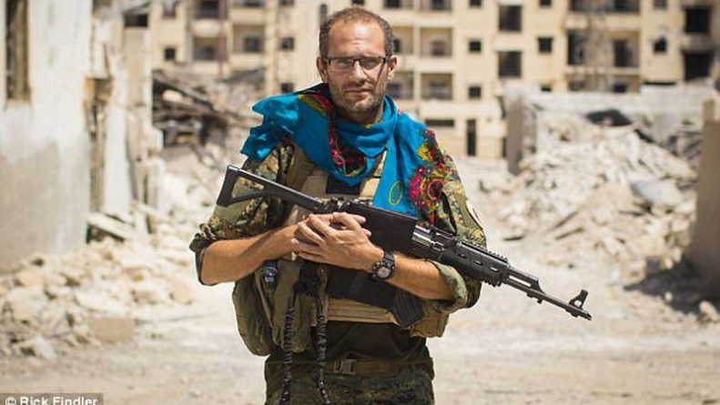 Общество: Британец, воевавший против ИГ, считает невозможным возвращение джихадистов домой