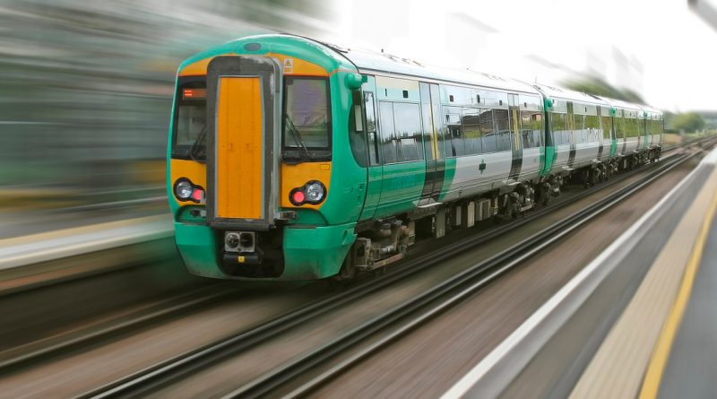 Закон и право: Новый закон позволил бы автоматически компенсировать задержку поездов