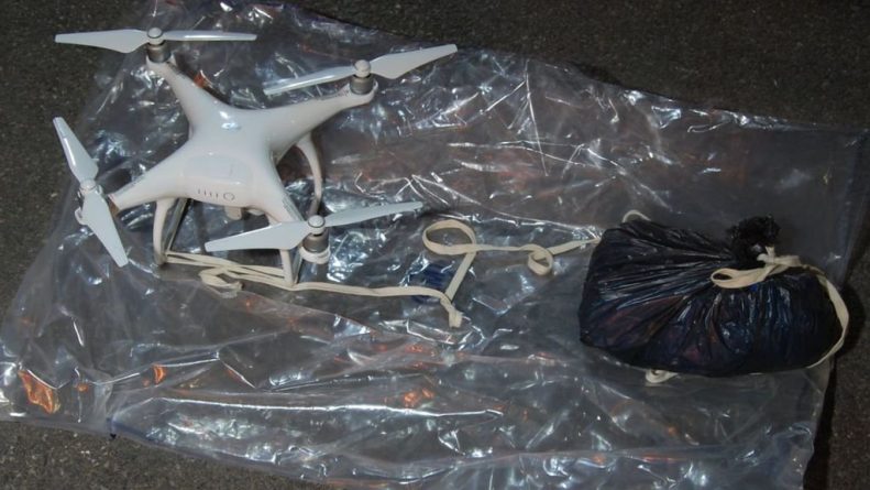 Происшествия: Полицейский перехватил дрон с наркотиками для заключенных Пентовилля