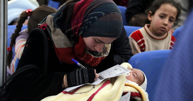 Общество: Великобритания приняла 8 тысяч беженцев из Сирии