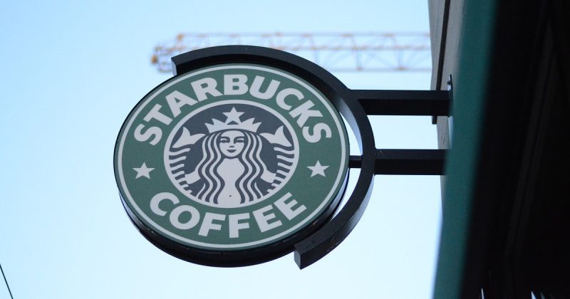 Популярное: Праздничная акция Starbucks: купи один напиток – получи второй для друга