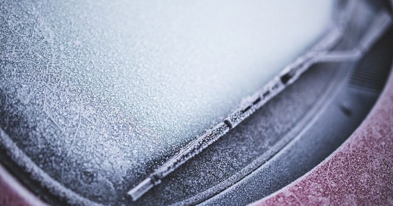 Лайфхаки и советы: Как разморозить стекла автомобиля зимой