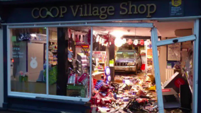 Происшествия: Co-op Foodstore предлагает £40 тысяч за помощь в поимке преступников