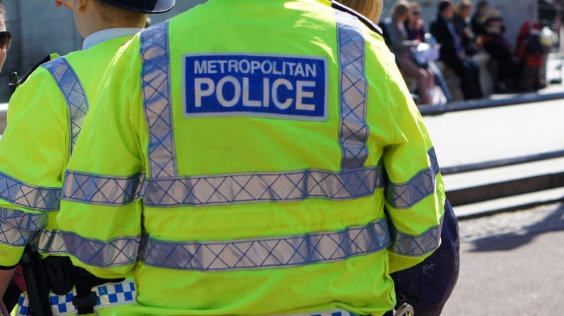 Происшествия: Полиция разыскала двух из четверых водителей, сбивших женщину на пешеходном переходе в Лондоне