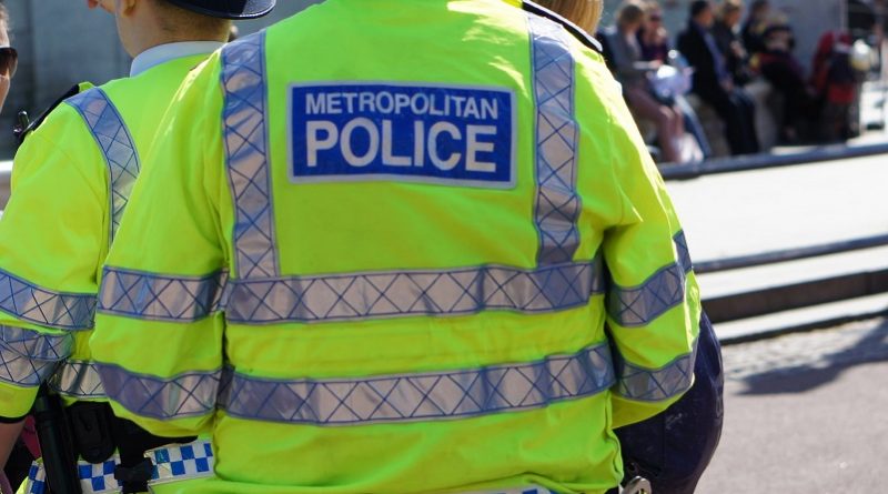 Происшествия: Полиция разыскала двух из четверых водителей, сбивших женщину на пешеходном переходе в Лондоне