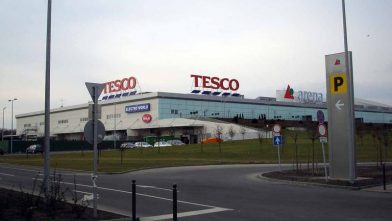 Супермаркеты Tesco будут относиться к продуктам бережнее