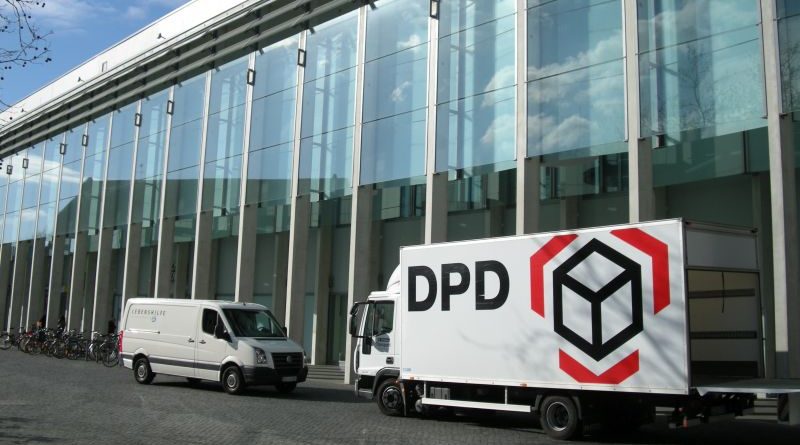 Общество: "А кто теперь доставит посылки?"– услышала истекающая кровью курьер от начальника