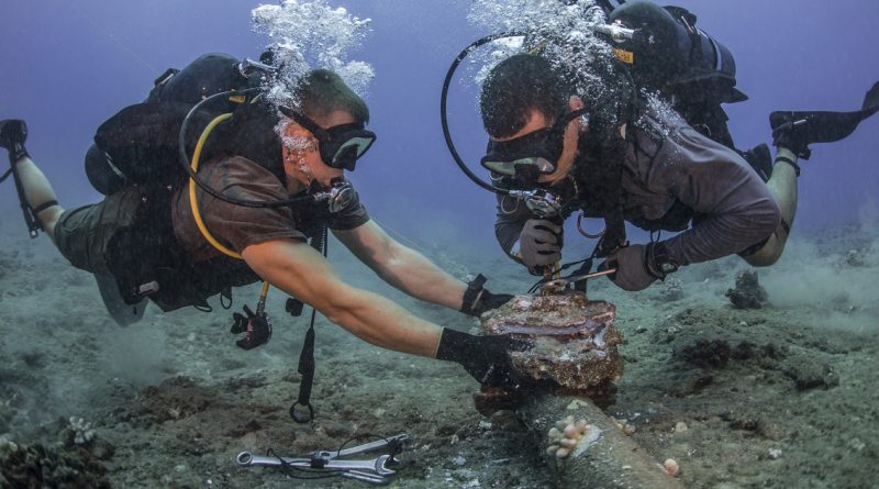 Политика: Начальник штаба обороны Великобритании опасается, что Россия может оборвать связь всему миру