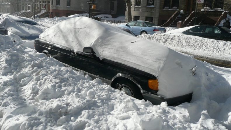 Общество: Коммунальным службам Ковентри мешает снег