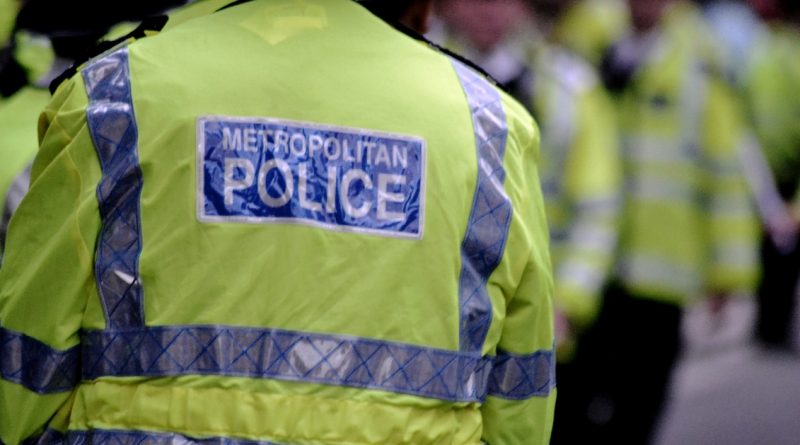 На лондонской дороге женщина четырежды подряд попала под колеса авто 12122017 Происшествия: На лондонской дороге женщина четырежды подряд попала под колеса авто