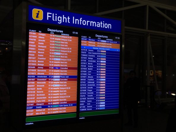 Самолет сошел со взлетной полосы в аэропорту Бристоль после приземления