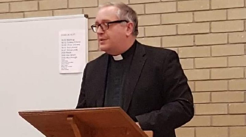 Общество: Преподобный Кельвин Холсуорт извинился за свои слова