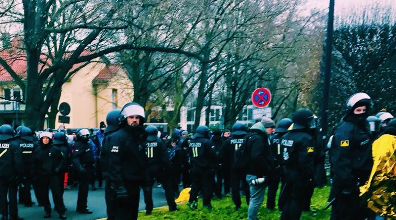 "Альтернатива для Германии": противостояния между участниками демонстрации и полицией 03122017 Политика: "Альтернатива для Германии": противостояния между участниками демонстрации и полицией