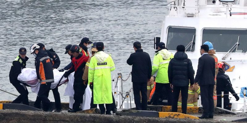 В мире: 13 погибших в результате столкновения рыболовецкого судна с танкером в Южной Корее