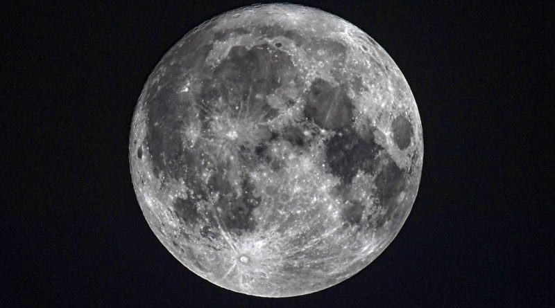 Британия готовится к "суперлунию", которое сегодня поразит британские небеса 03122017 В мире: Британия готовится к "суперлунию", которое сегодня поразит британские небеса