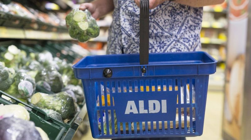 В канун Рождества Aldi отдает лишние продукты благотворительным организациям 05122017 Общество: В канун Рождества Aldi отдает лишние продукты благотворительным организациям