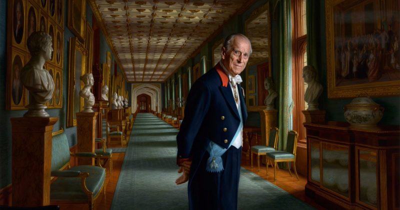 Общество: Букингемский дворец представит новый портрет принца Филиппа в следующем году