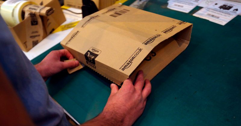 Общество: Водители Amazon получают £150 в неделю, доставляя 300 посылок в день
