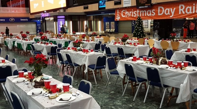 Общество: На станции Юстон состоялось Рождество для бездомных