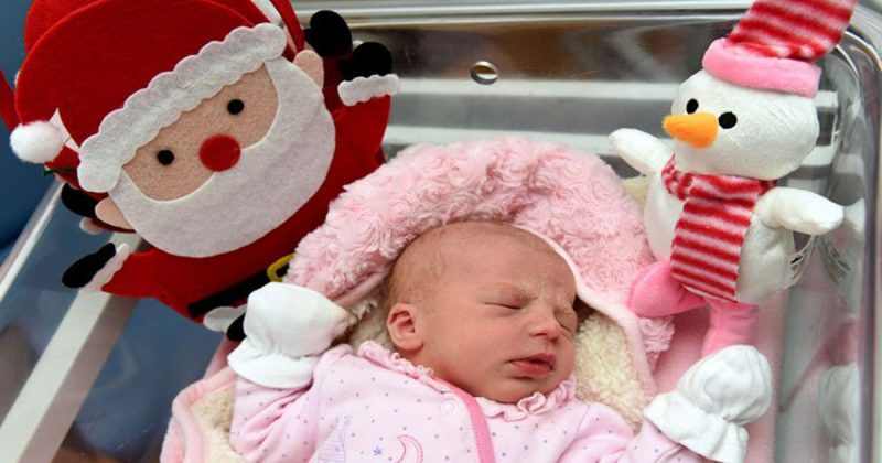 Общество: Мама изменила имя дочери, родив ее на Рождество