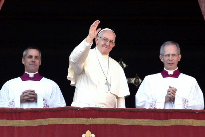 В мире: Папа римский призвал к миру