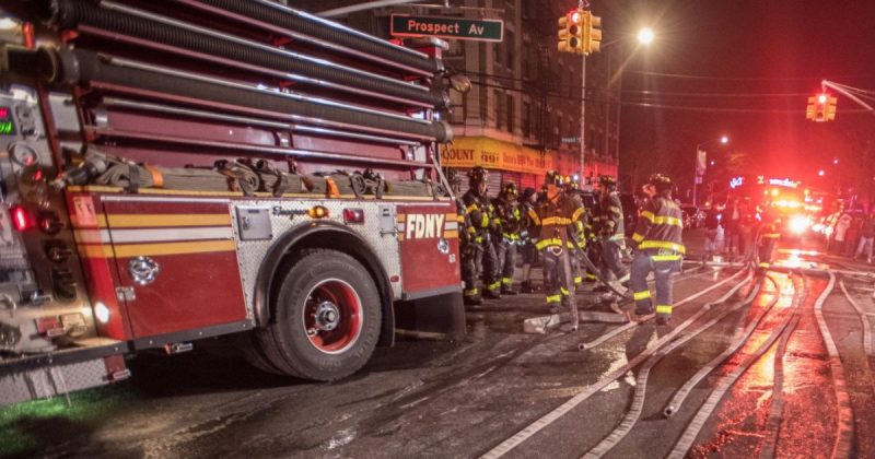 Происшествия: Причиной смертельного пожара в Бронксе стала игра ребенка с кухонной плитой