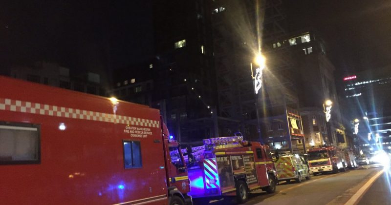 Общество: Манчестер справился с огнем: трое человек обратились за медицинской помощью