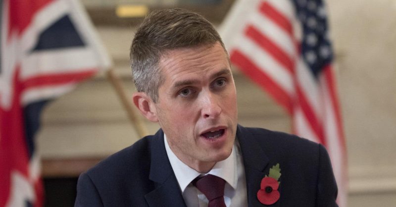 Политика: Министр обороны Великобритании обещает уничтожать британцев, воевавших на стороне ИГ