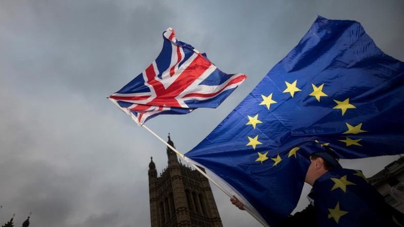 Политика: Великобритания подготовила резолюцию по правам европейцев после Brexit