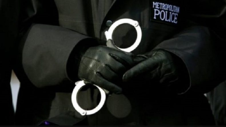 Закон и право: Полиция задержала еще троих членов "банды скутеристов"