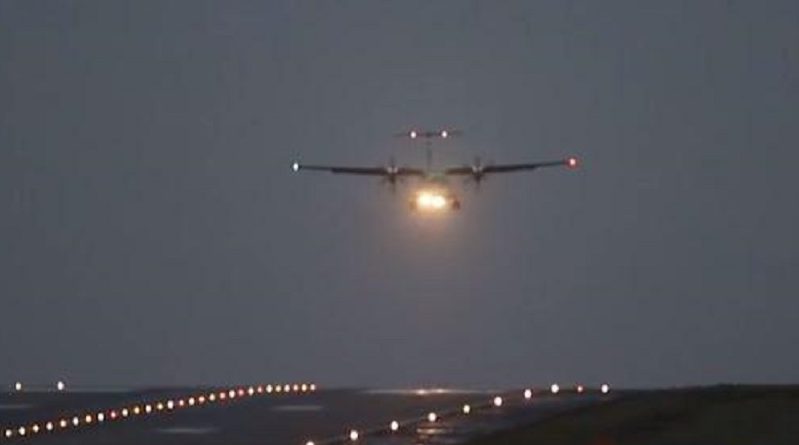 При посадке в Лидсе самолету пришлось сражаться со шторомом "Кэролайн" 08122017 Погода: При посадке в Лидсе самолету пришлось сражаться со шторомом "Кэролайн"