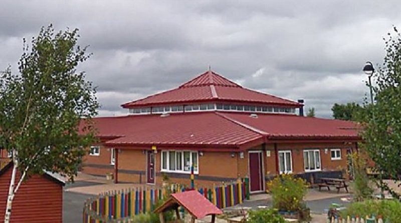 Восьмилетнего мальчика не допустили к школьному концерту из-за "вульгарной стрижки" 20122017 Общество: Восьмилетнего мальчика не допустили к школьному концерту из-за "вульгарной стрижки"