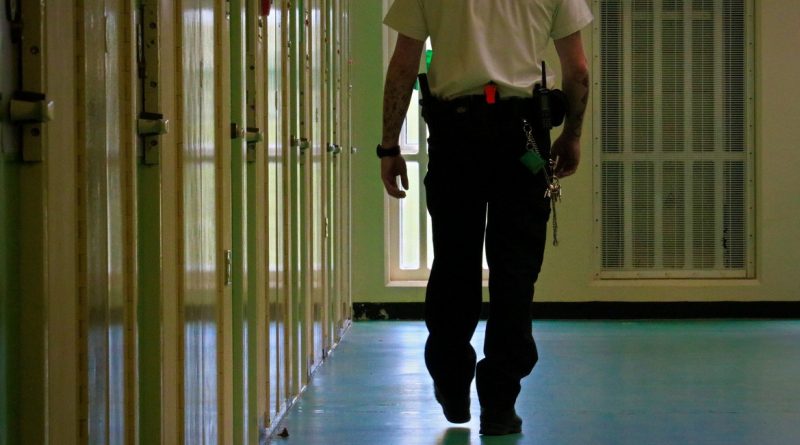 Закон и право: Тюрьмы не могут противостоять растущей зависимости заключенных от спайсов