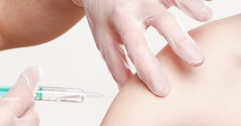 Здоровье и красота: NHS запрещает врачам выписывать некоторые вакцины для профилактики заболеваний перед путешествиями