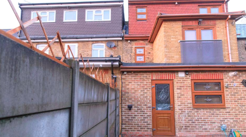 Семья лишилась дома из-за спора с соседями 20122017 Закон и право: Семья лишилась дома из-за спора с соседями