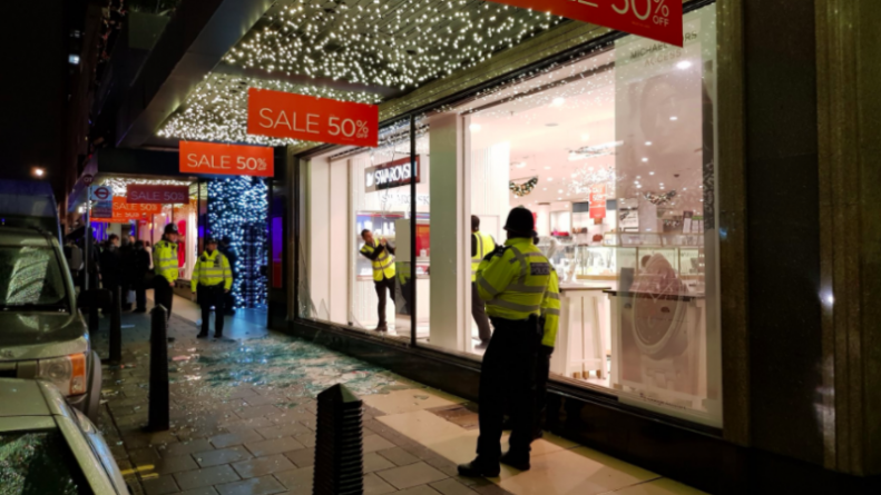 Происшествия: Паника на Оксфорд-стрит: женщина ранена